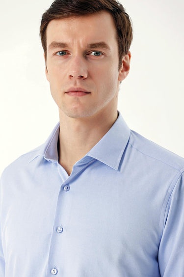 Man wearing slim fit light blue dress shirt with button closure